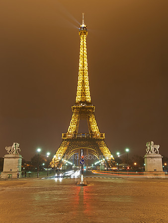 V7C51  The Eifel Tower, Paris, France