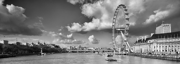 P4BW1  The Thames and The Millennium Wheel, London, UK