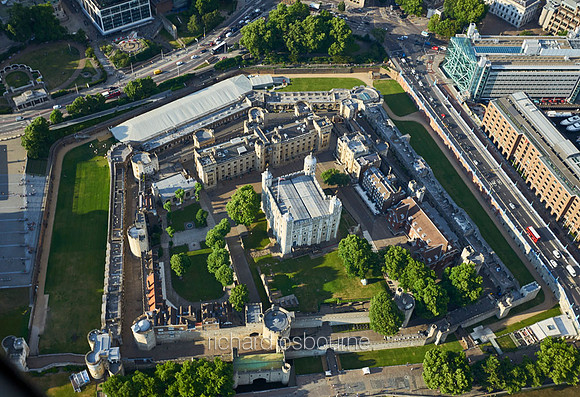 V11C25  Aerial View of The Tower of London, UK
