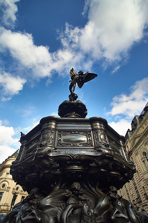 V8C61  Eros Statue, Piccadilly Circus, London, UK