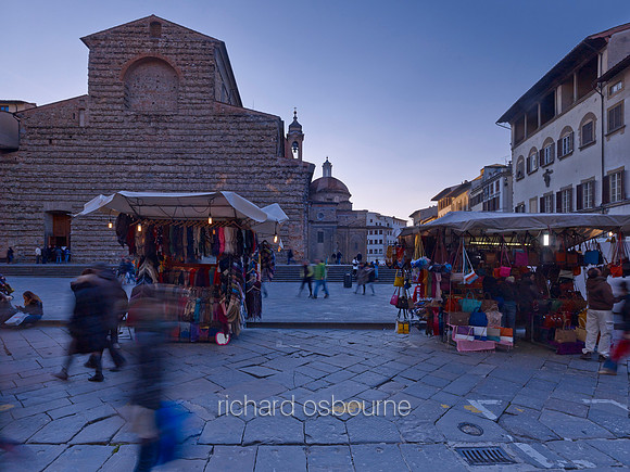 V7C71  Mercato di San Lorenzo and the Medici Chapel, Florence, Italy