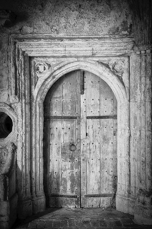 V19MA3  Medieval Door, Canterbury Cathedral, Kent, UK