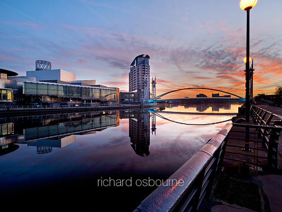 V5C29  Dawn, Salford Quays, Greater Manchester, UK