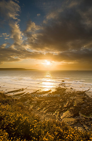 V5L13  Sunset, Broadhaven Beach, St Brides Bay, Pembrokeshire, Wales